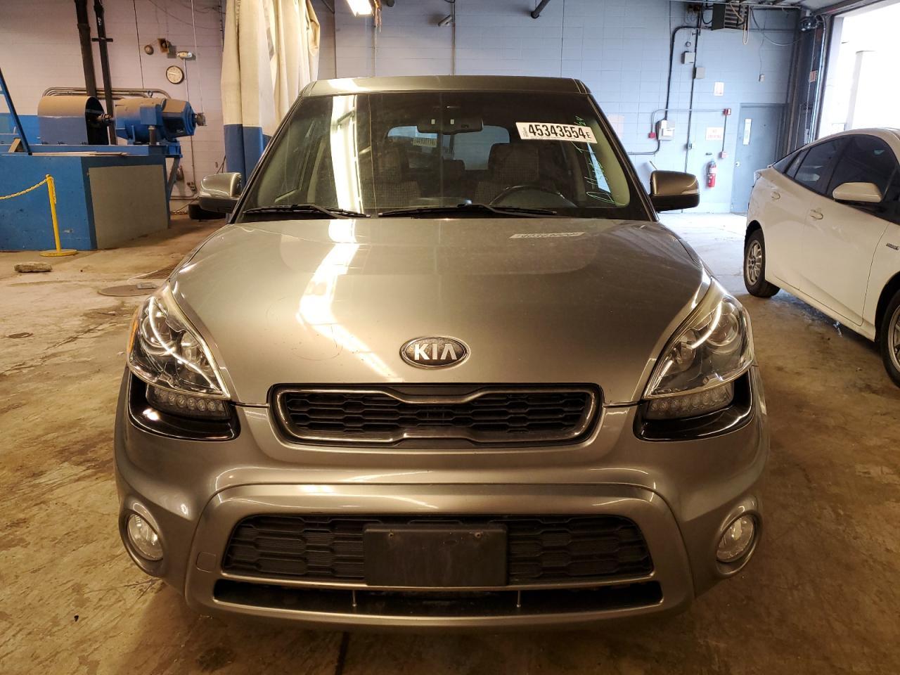 2013 KIA SOUL + - Image 5