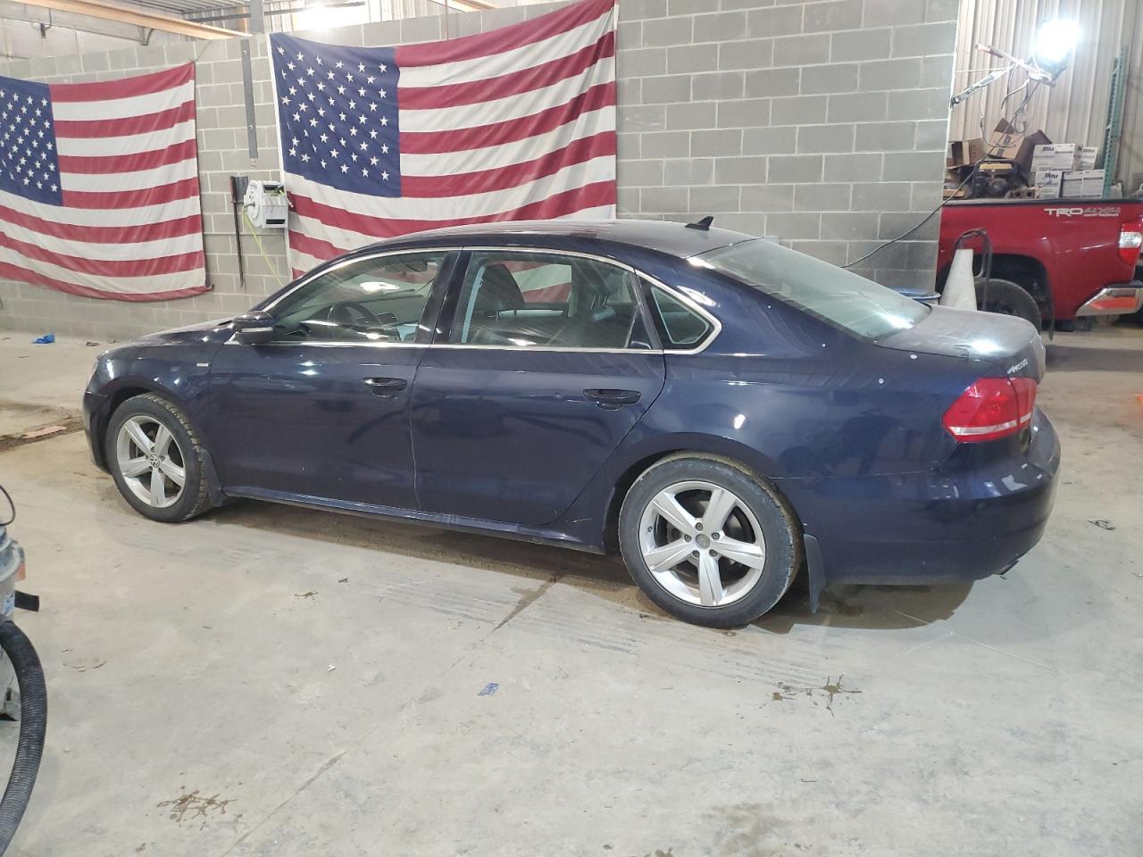 2014 VOLKSWAGEN PASSAT S - Фото 2