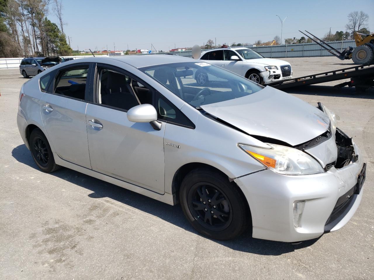 2015 TOYOTA PRIUS - Image 4