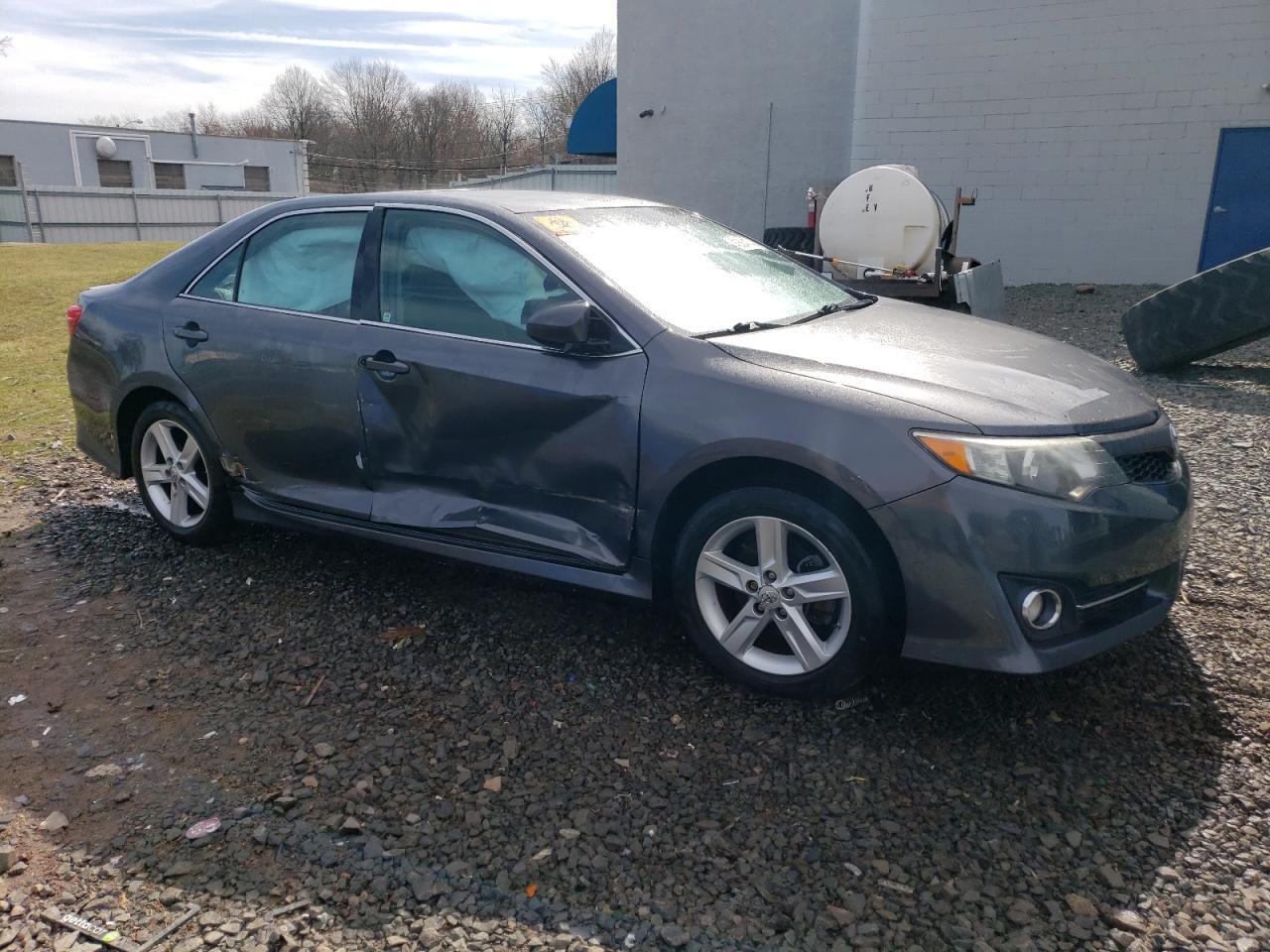 2014 TOYOTA CAMRY L - Image 4