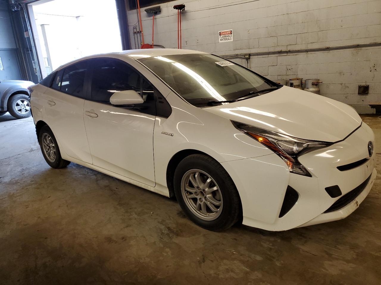2016 TOYOTA PRIUS - Image 4