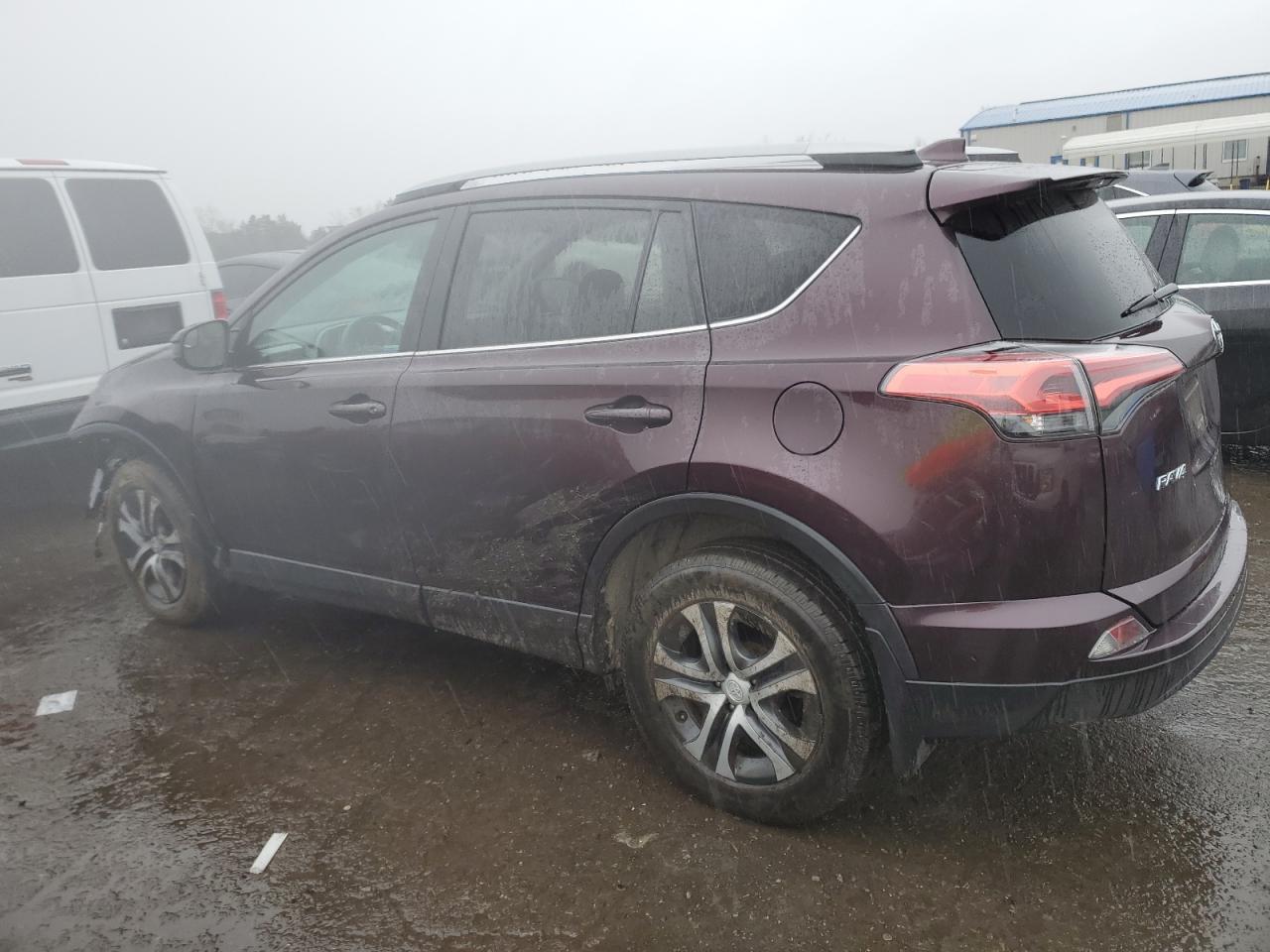 2017 TOYOTA RAV4 LE - Фото 2