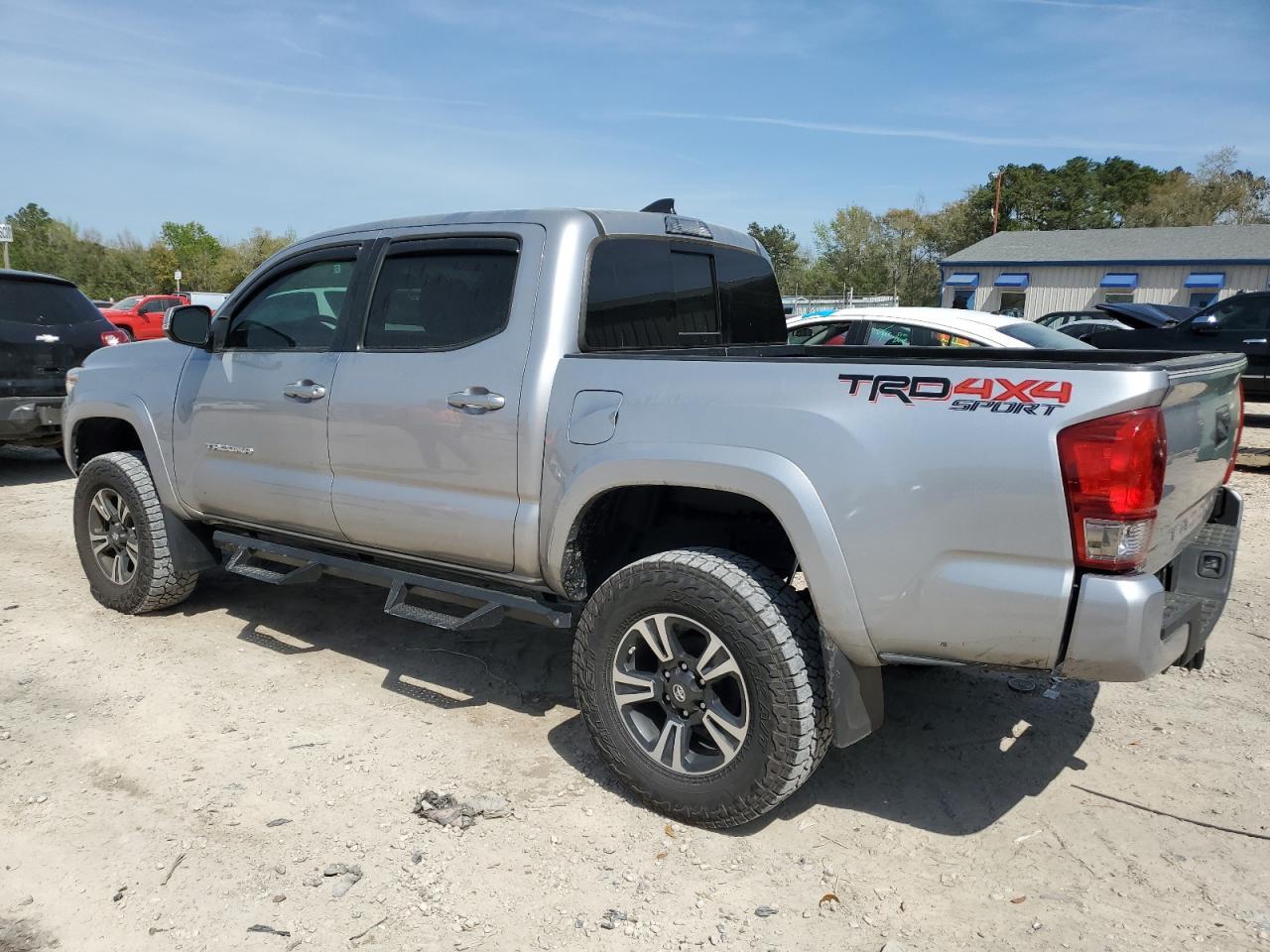 2017 TOYOTA TACOMA DOU - Фото 2