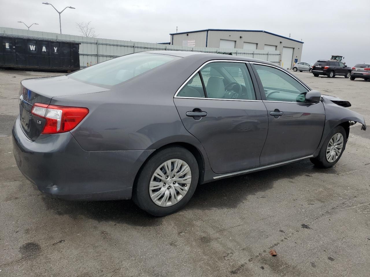 2014 TOYOTA CAMRY L - Фото 3