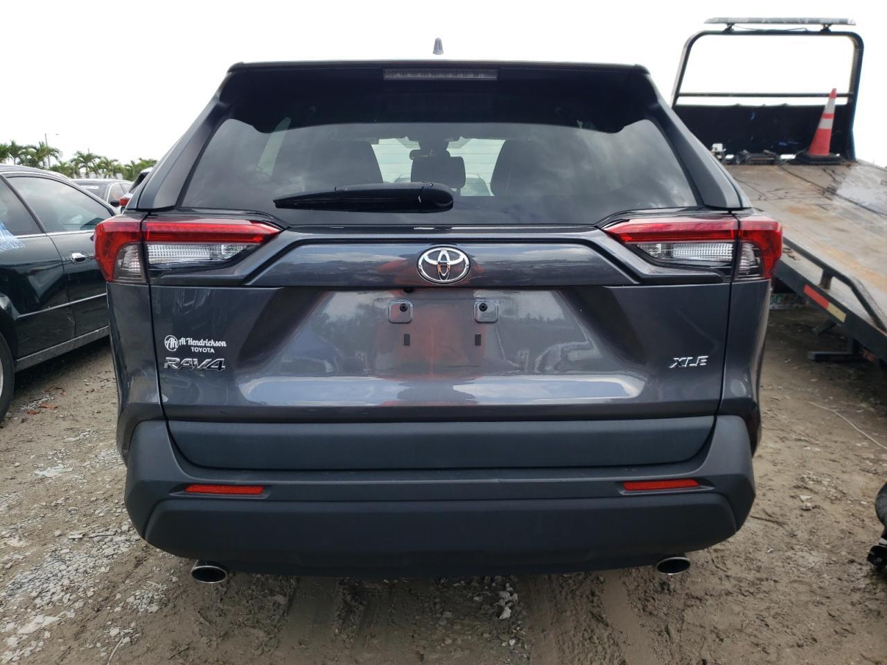 2022 TOYOTA RAV4 XLE P - Фото 6