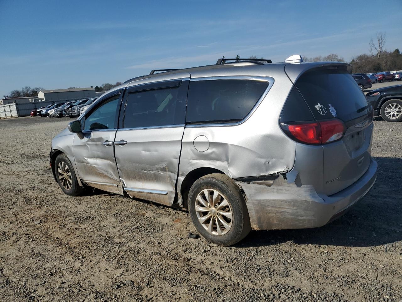 2017 CHRYSLER PACIFICA T - Image 2