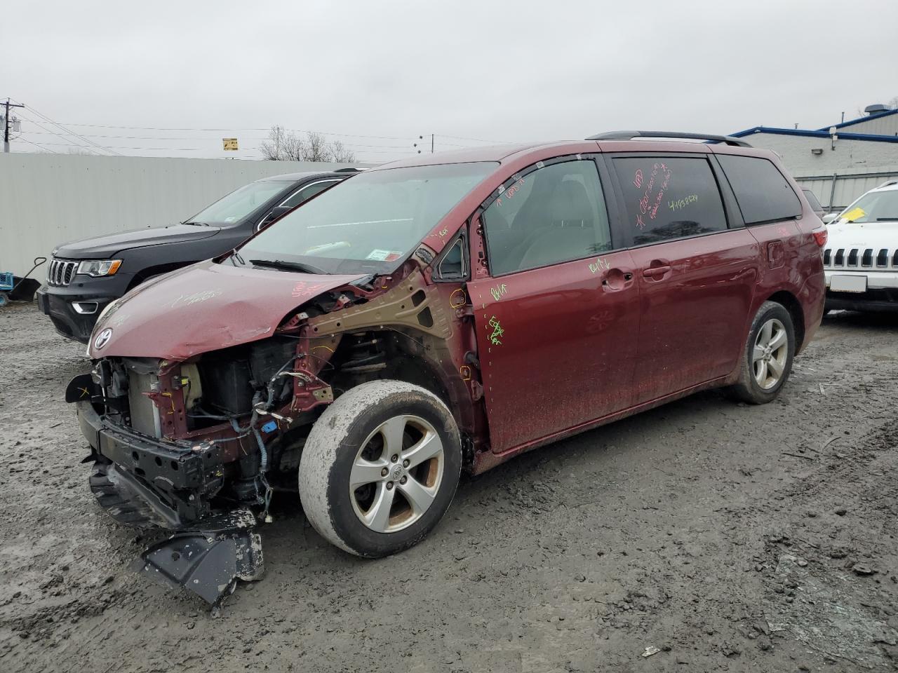 2015 TOYOTA SIENNA LE