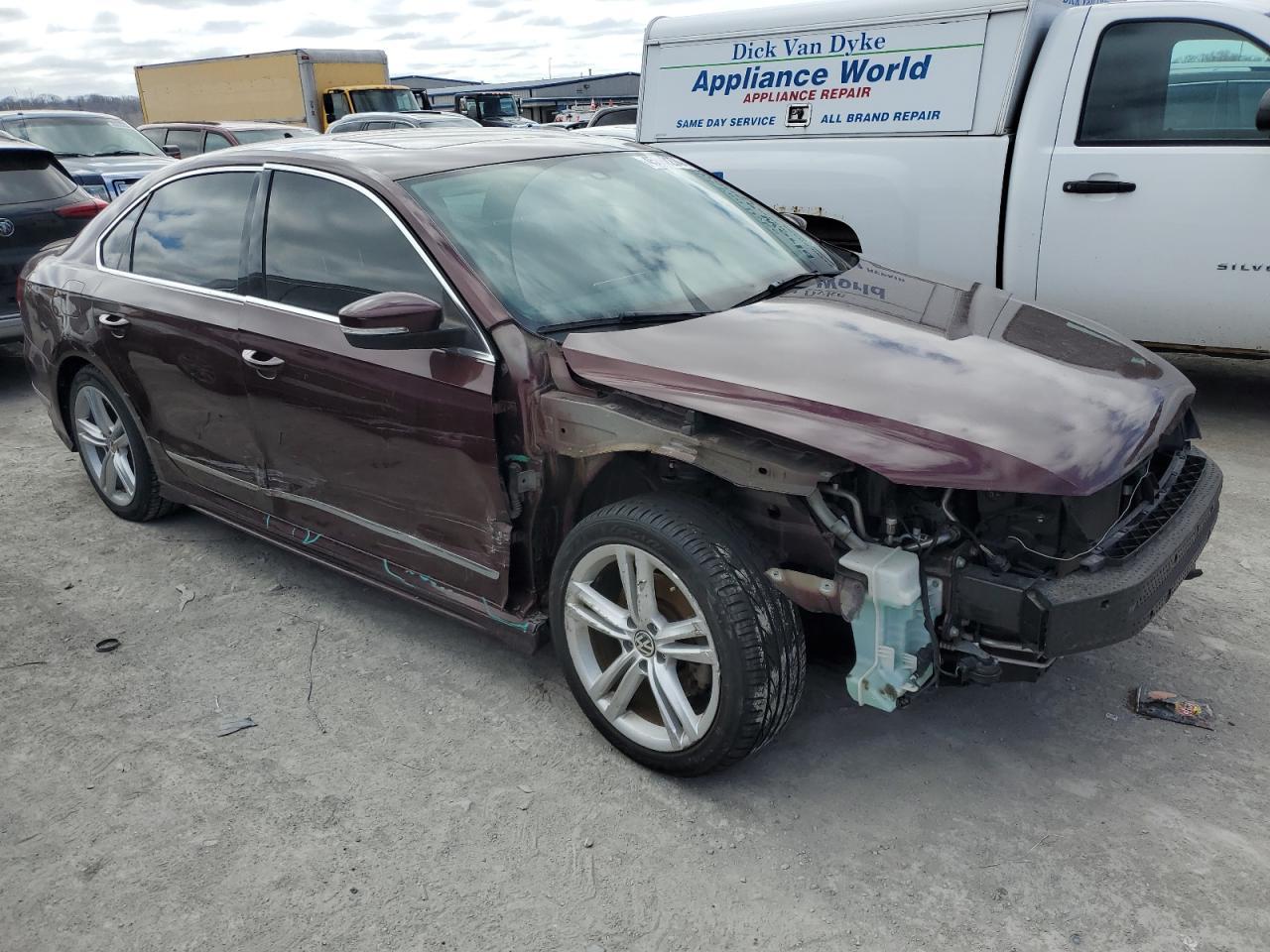 2014 VOLKSWAGEN PASSAT SEL - Фото 4