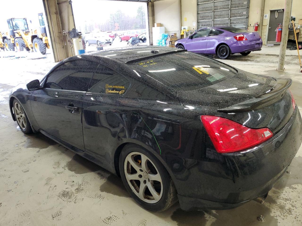 2011 INFINITI G37 - Image 2