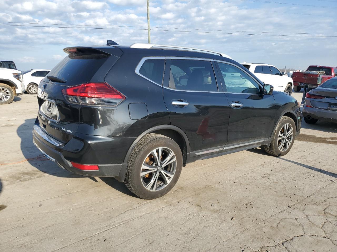 2017 NISSAN ROGUE SV - Image 4