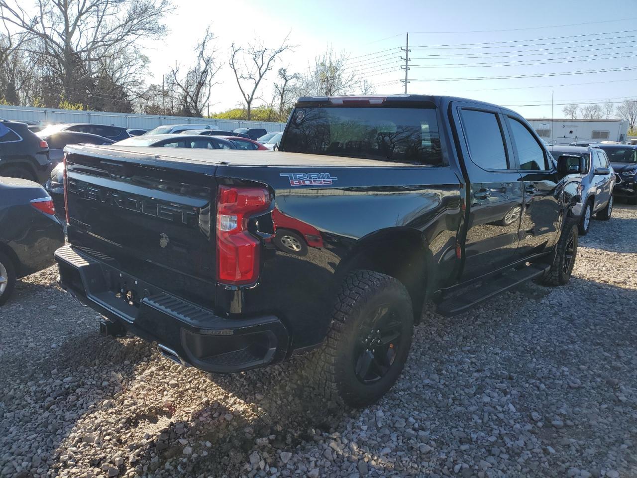 2023 CHEVROLET SILVERADO - Фото 3