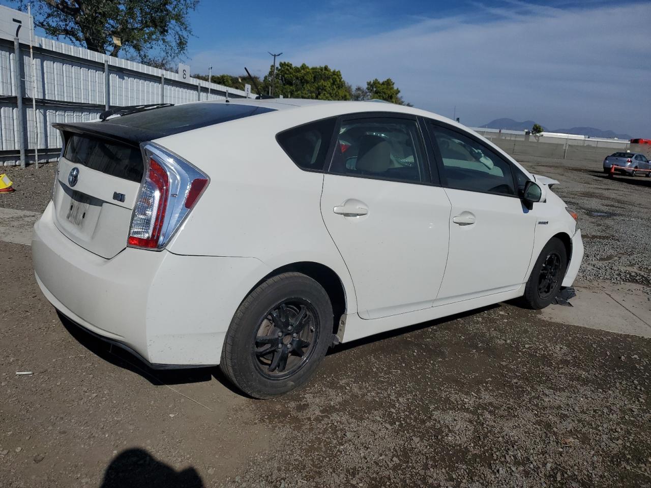 2015 TOYOTA PRIUS - Фото 3