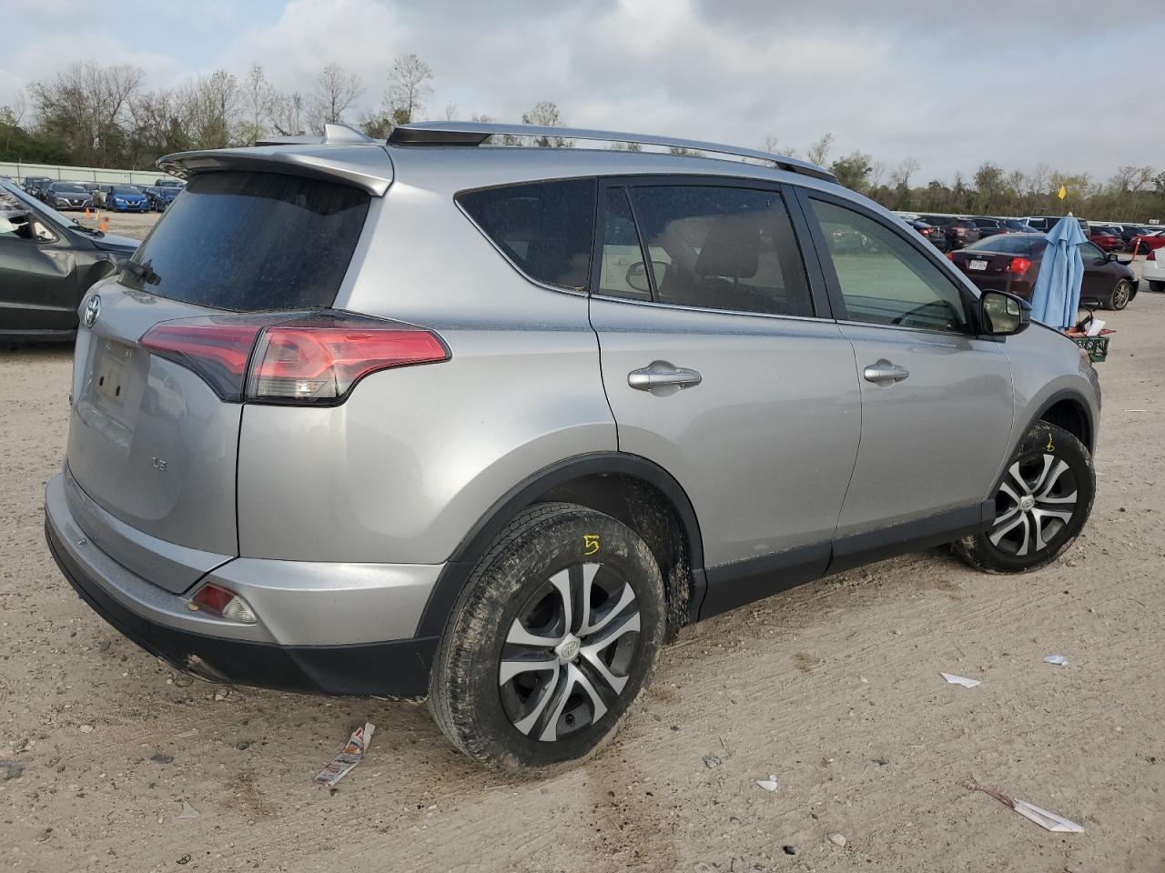 2018 TOYOTA RAV4 LE - Фото 3