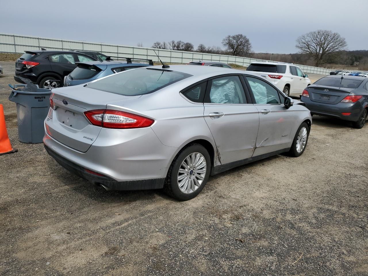2014 FORD FUSION S H - Image 3