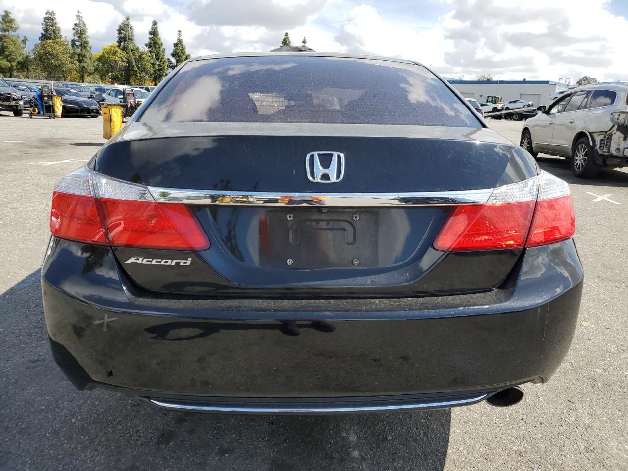 2014 HONDA ACCORD LX - Image 6