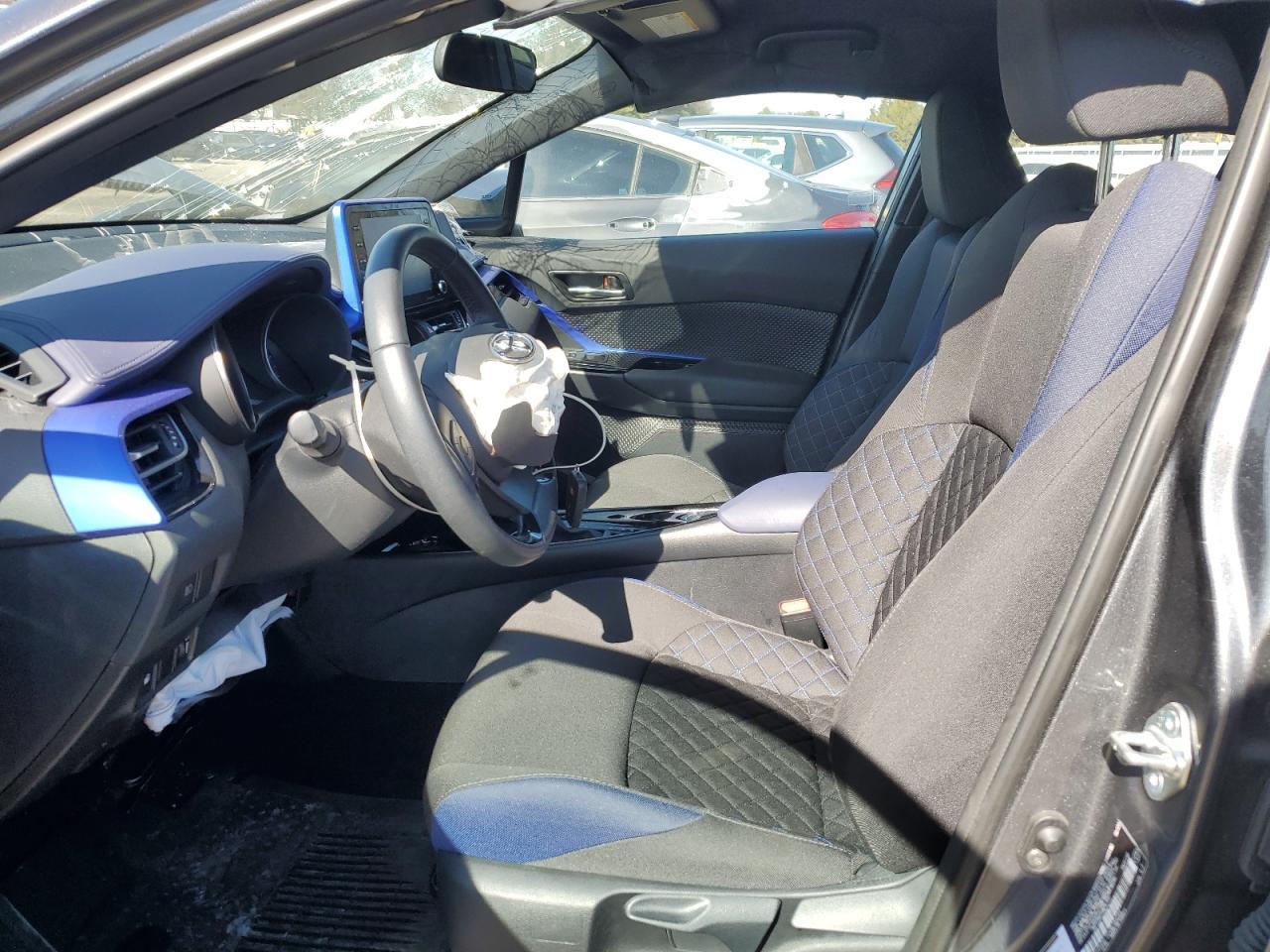 2022 TOYOTA C-HR XLE - Фото 7