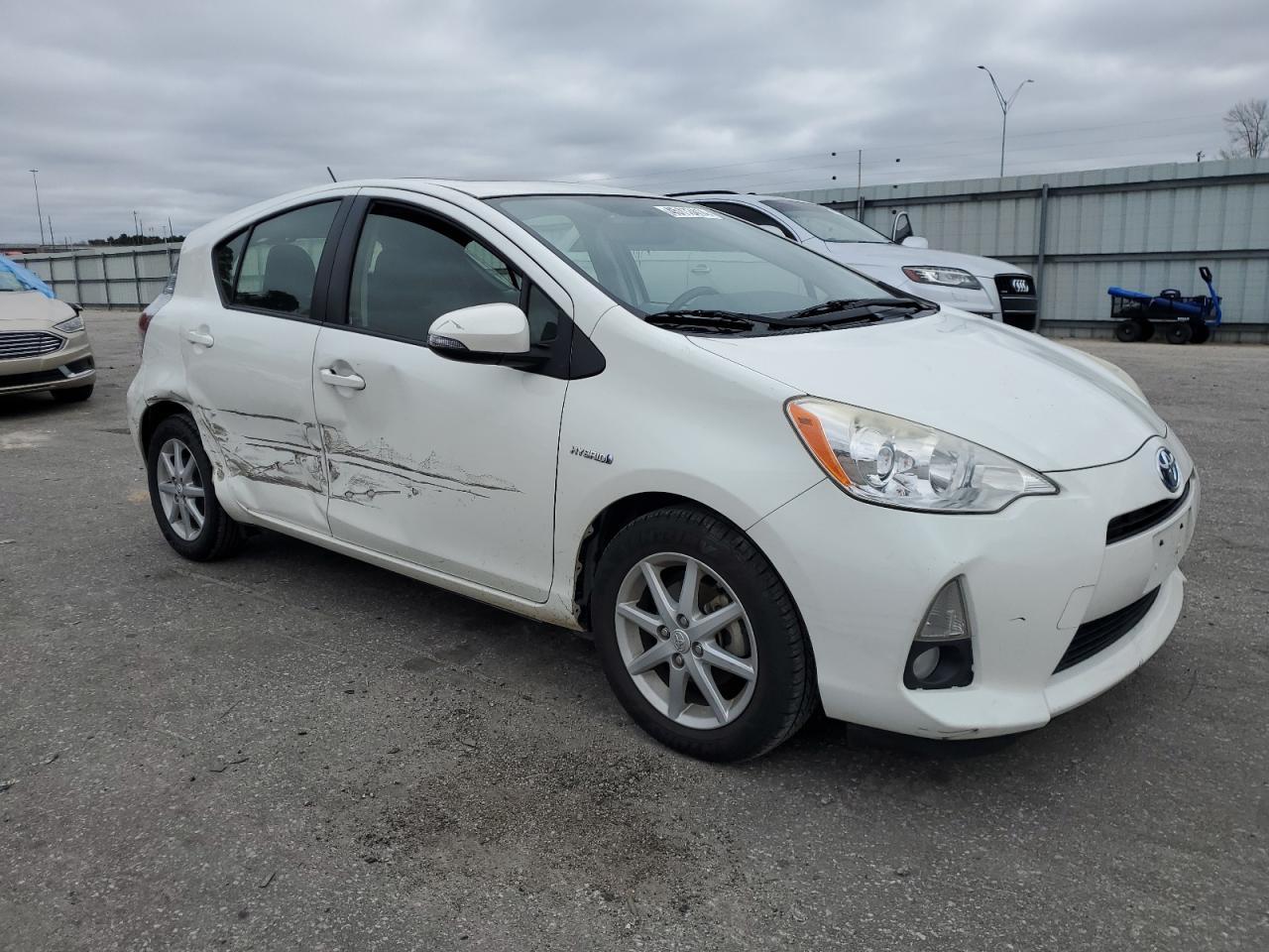 2013 TOYOTA PRIUS C - Фото 4