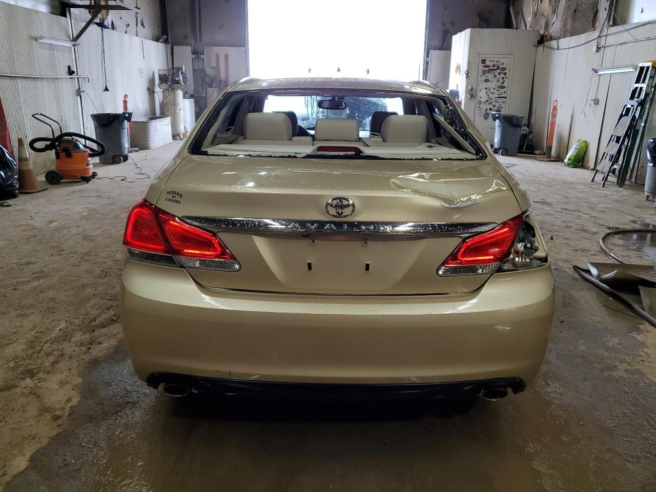2011 TOYOTA AVALON BAS - Image 6