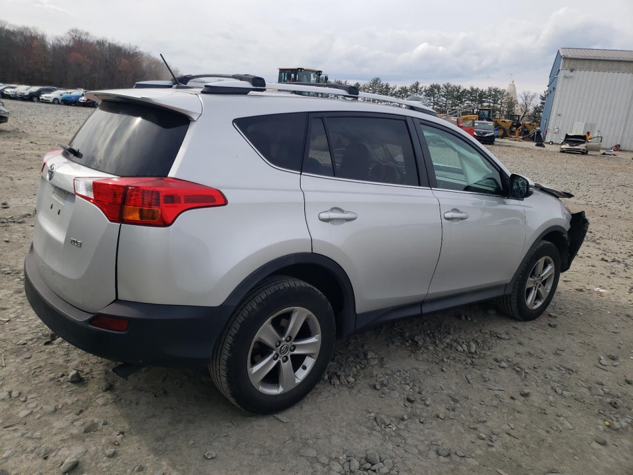 2015 TOYOTA RAV4 XLE - Фото 3