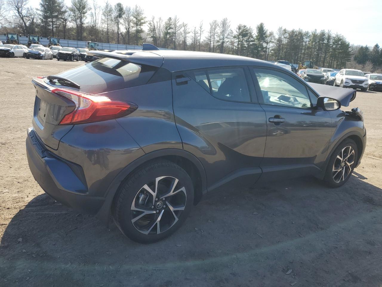 2022 TOYOTA C-HR XLE - Фото 3