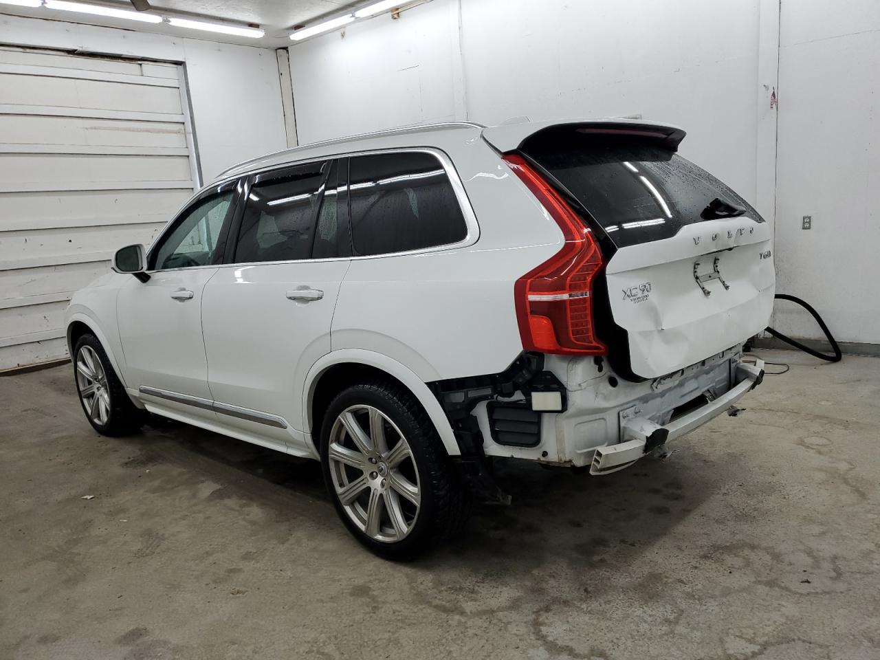 2016 VOLVO XC90 T6 - Фото 2