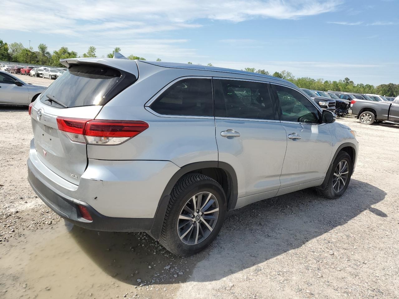 2018 TOYOTA HIGHLANDER - Фото 3