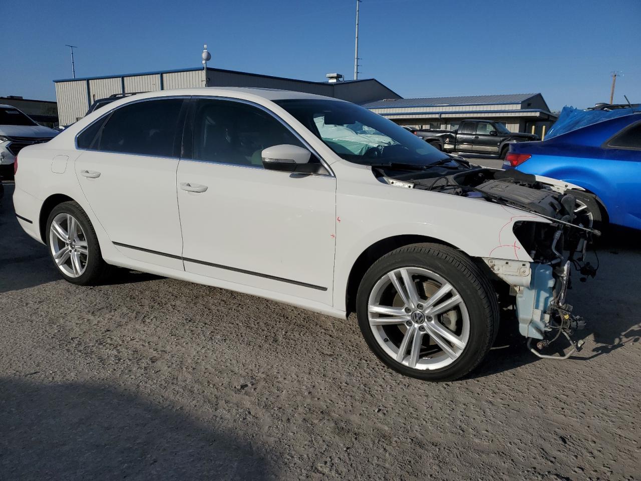 2014 VOLKSWAGEN PASSAT SEL - Фото 4