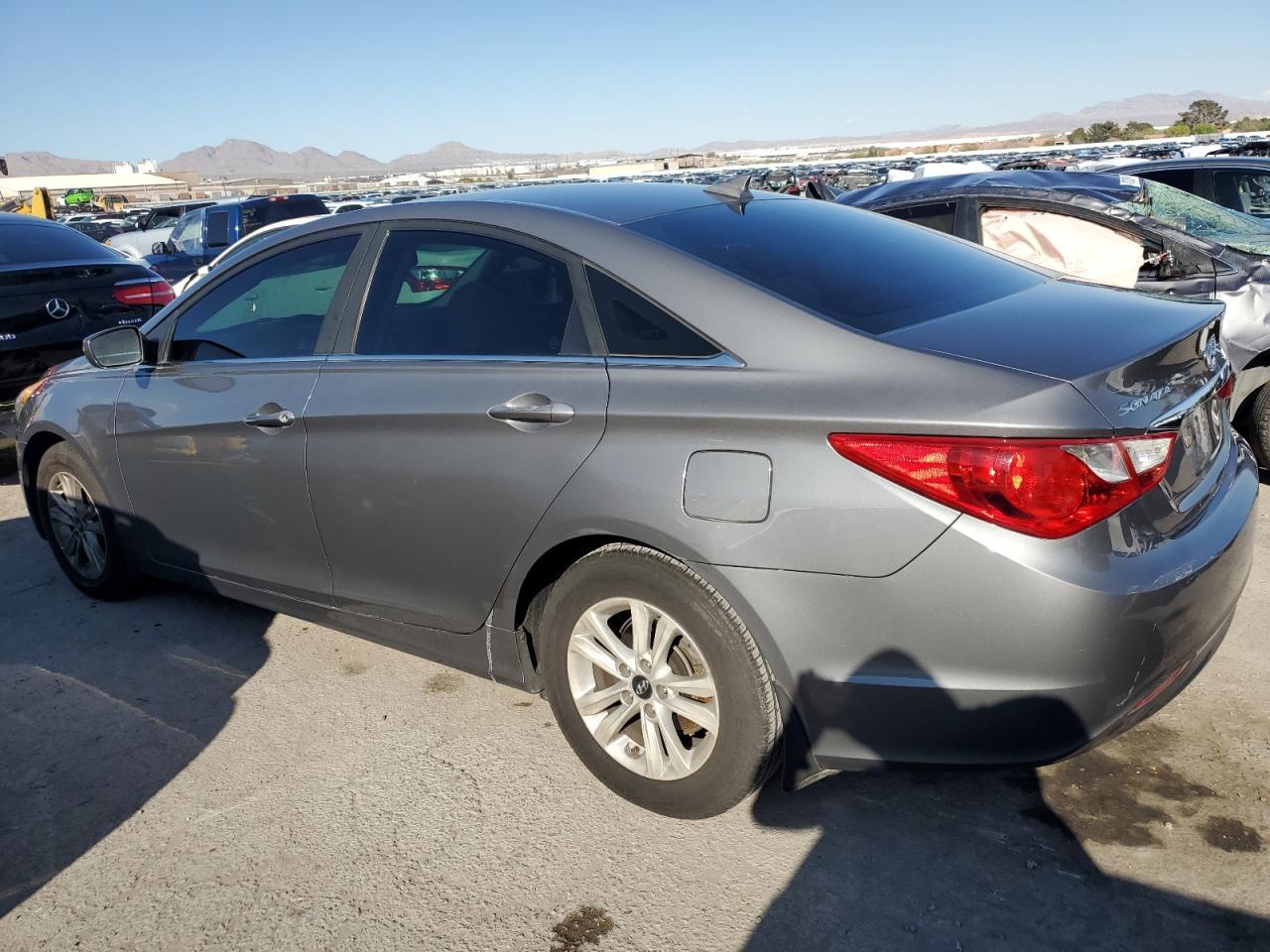 2013 HYUNDAI SONATA GLS - Image 2