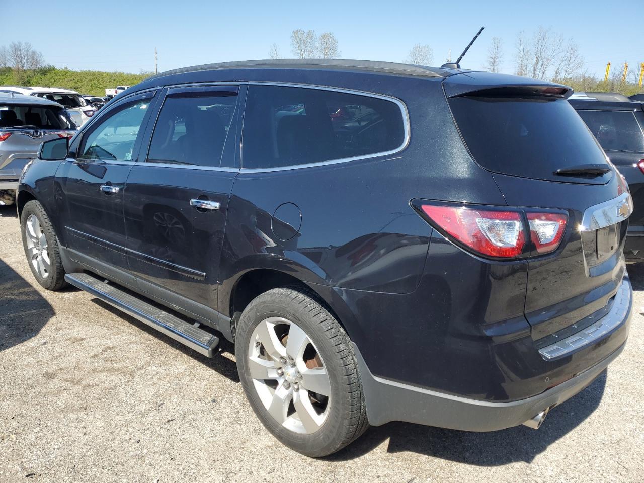 2014 CHEVROLET TRAVERSE L - Image 2
