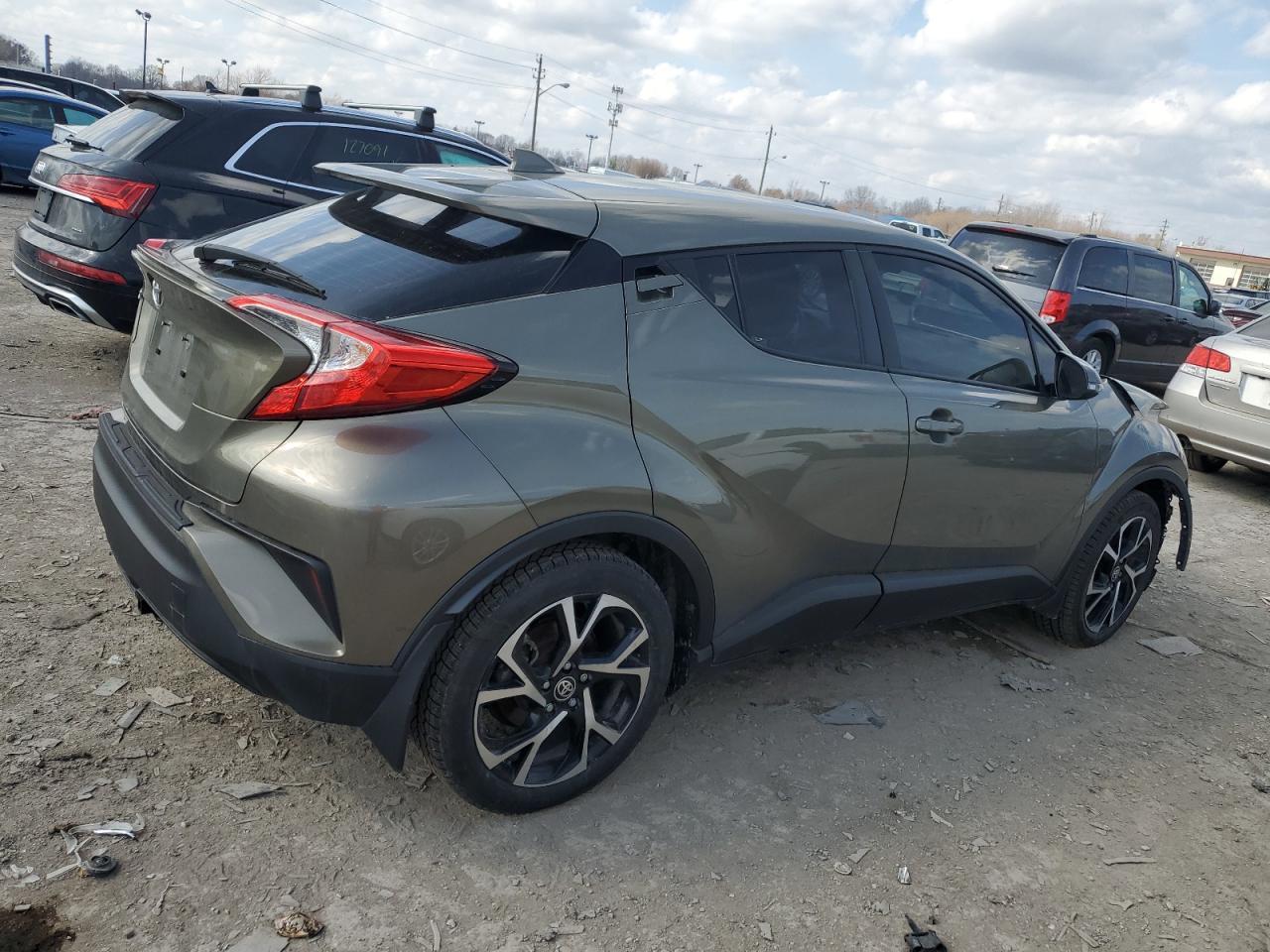 2021 TOYOTA C-HR XLE - Фото 3
