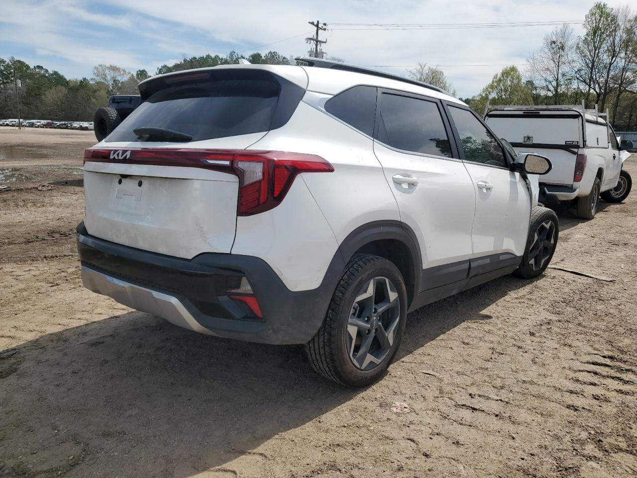 2024 KIA SELTOS EX - Image 3