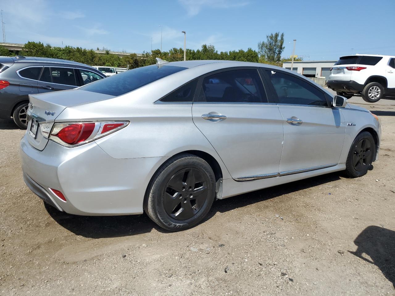 2011 HYUNDAI SONATA HYB - Фото 3