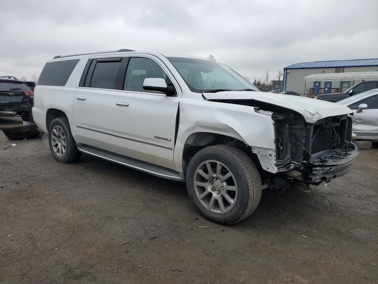 2016 GMC YUKON XL D - Image 4