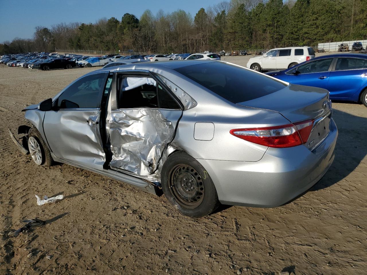 2016 TOYOTA CAMRY LE - Фото 2