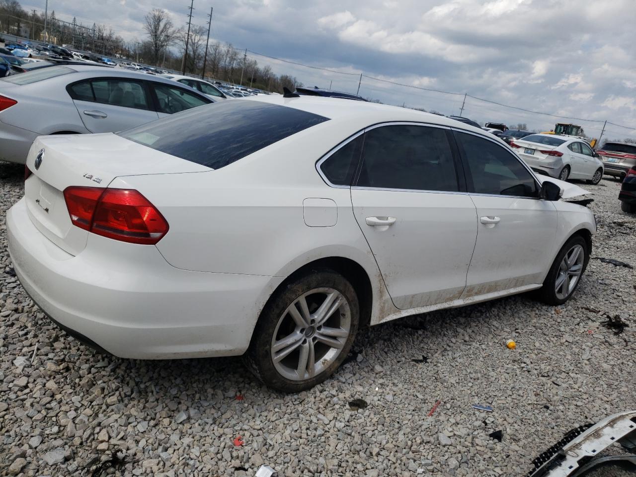 2014 VOLKSWAGEN PASSAT SE - Фото 3