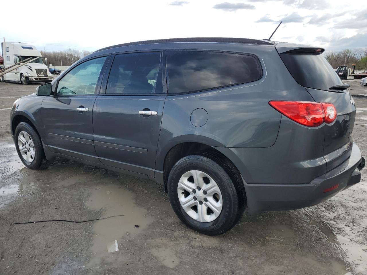 2012 CHEVROLET TRAVERSE L - Image 2
