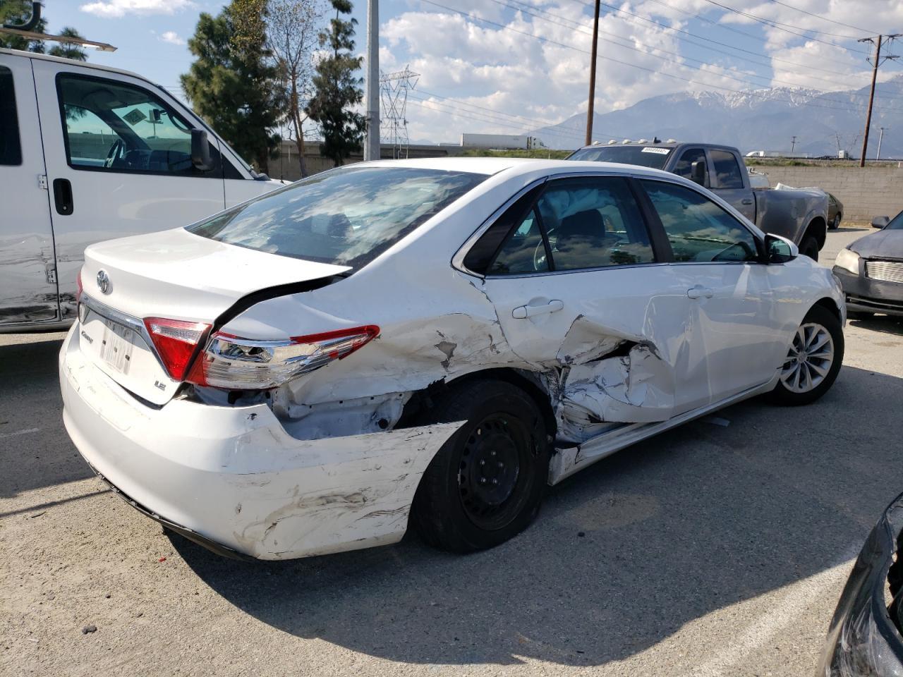 2015 TOYOTA CAMRY LE - Фото 3