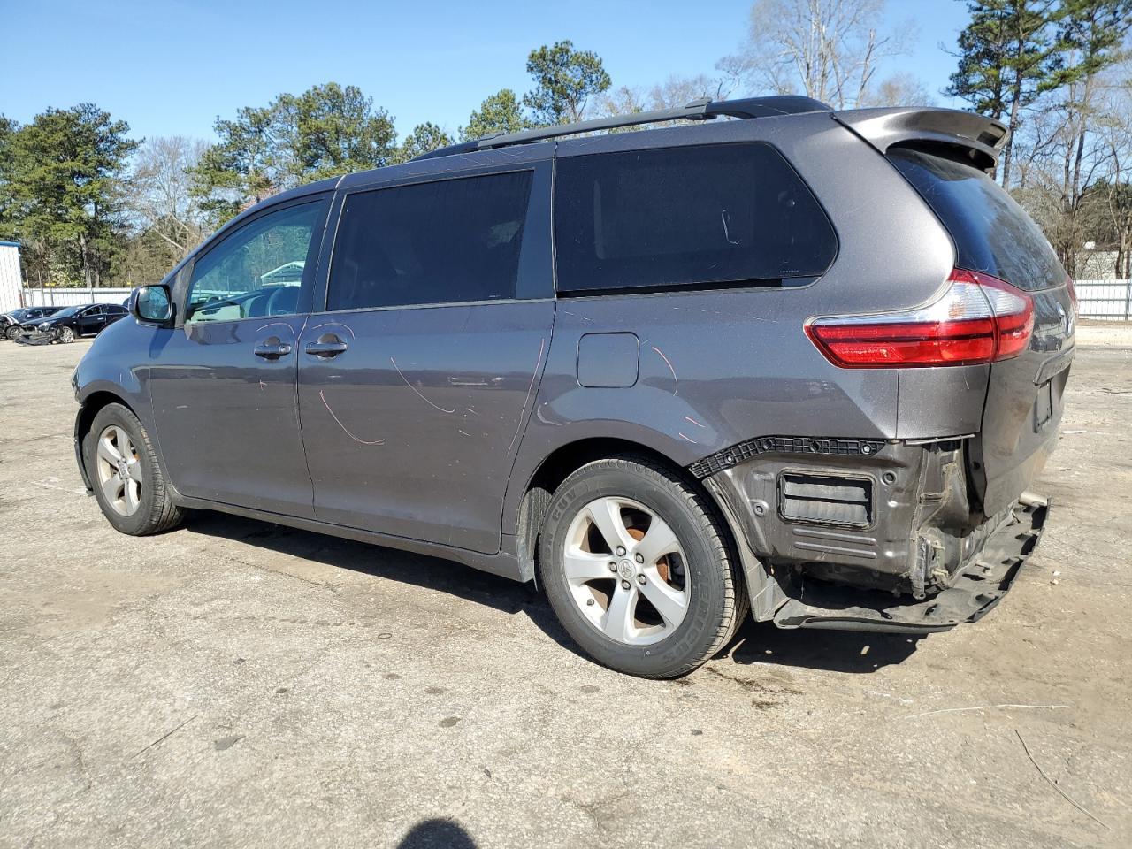 2015 TOYOTA SIENNA LE - Фото 2