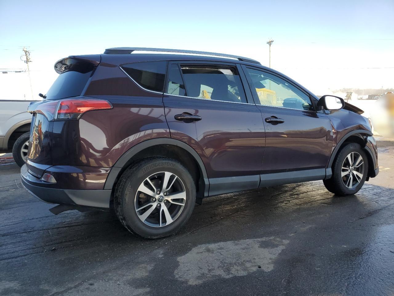2017 TOYOTA RAV4 XLE - Фото 3