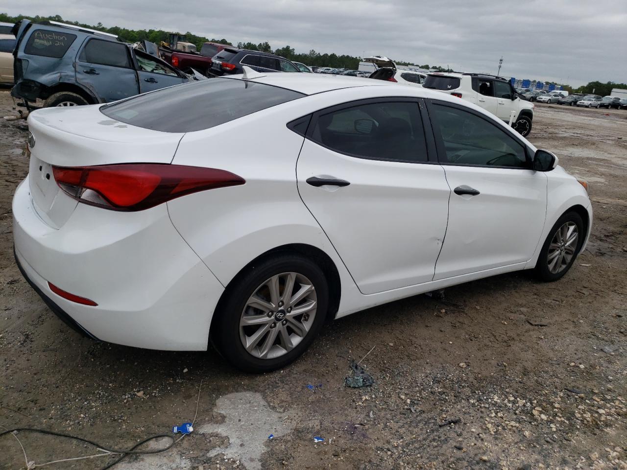 2015 HYUNDAI ELANTRA SE - Фото 3