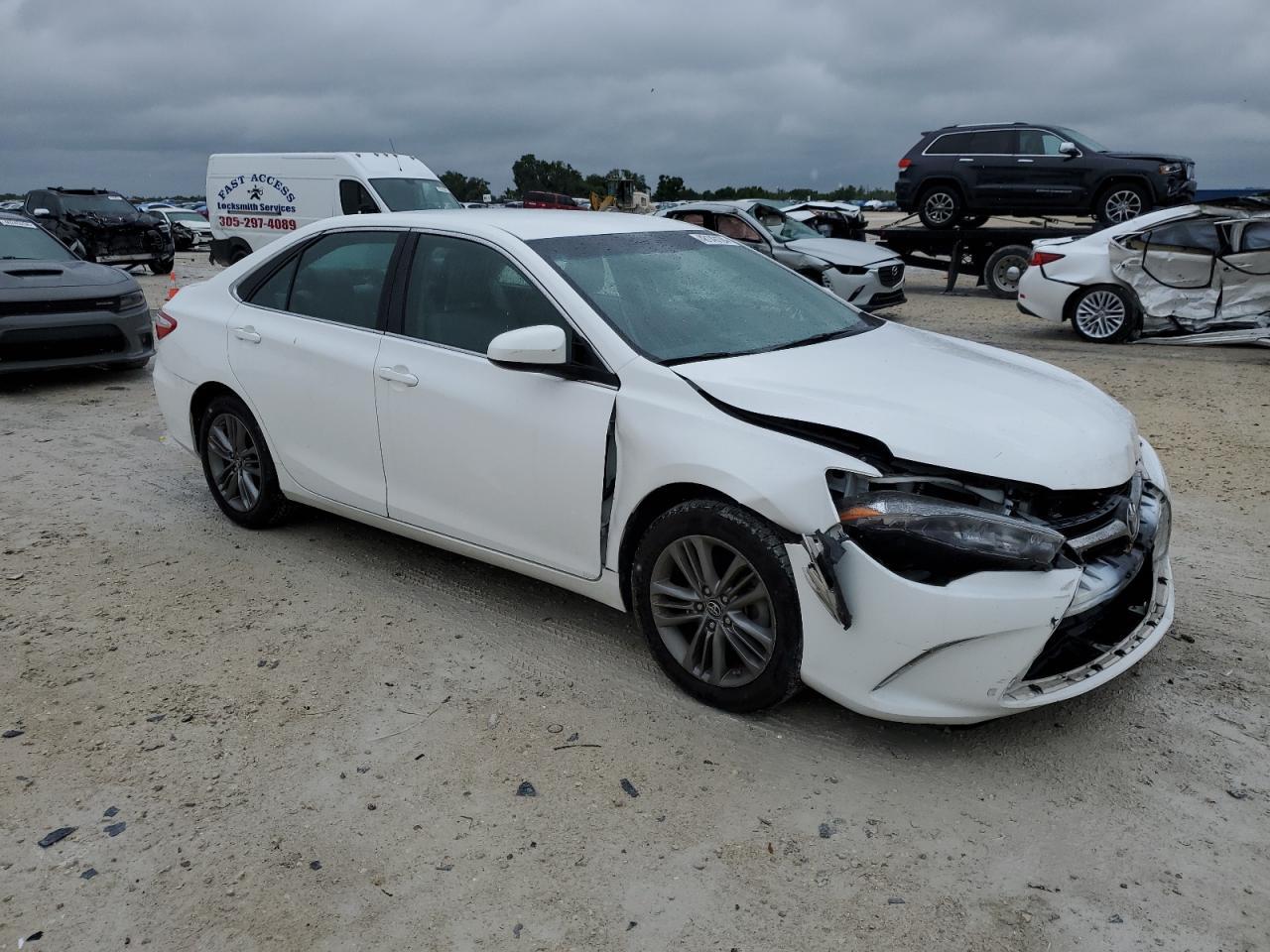 2017 TOYOTA CAMRY LE - Фото 4