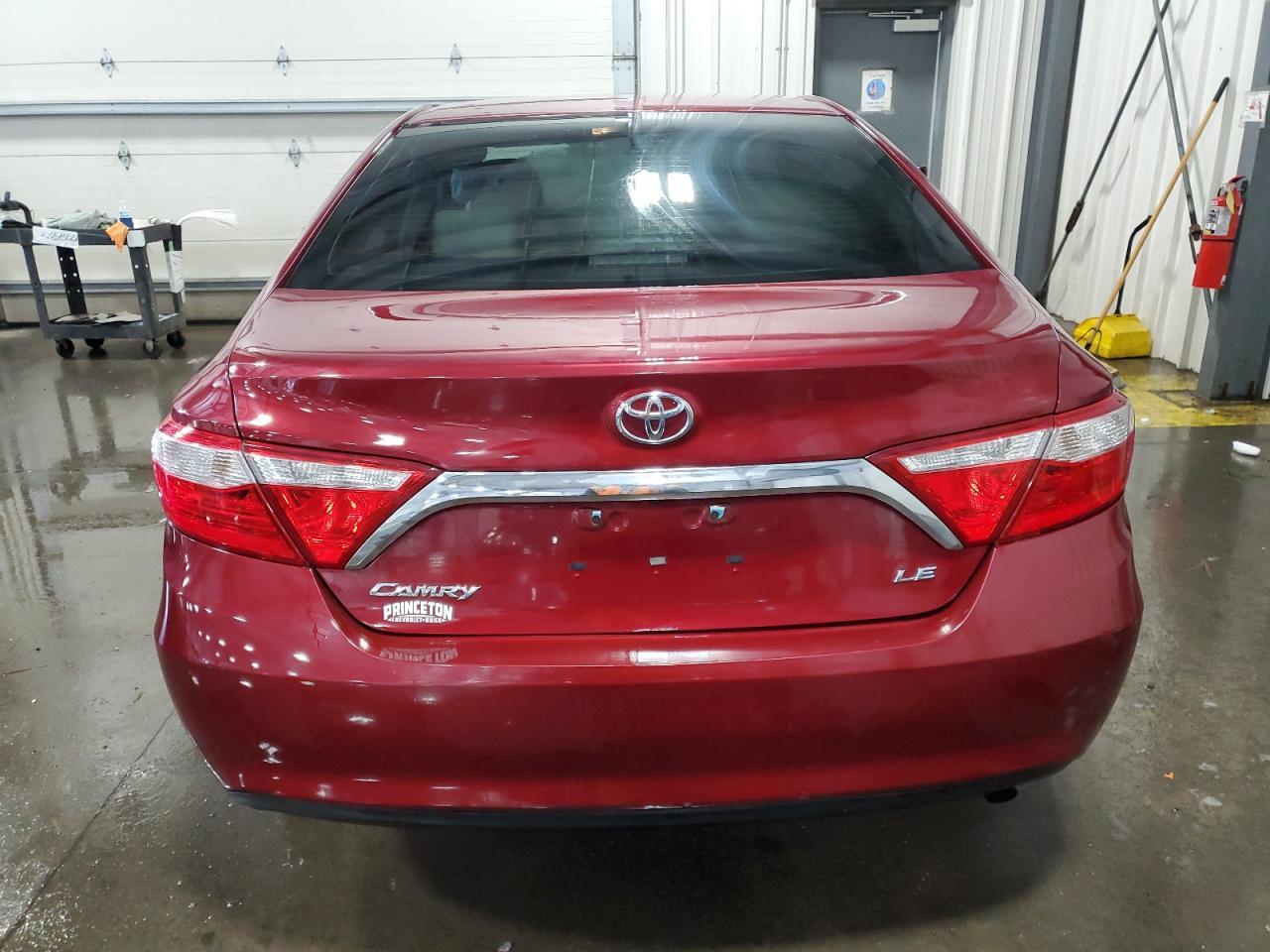 2016 TOYOTA CAMRY LE - Фото 6