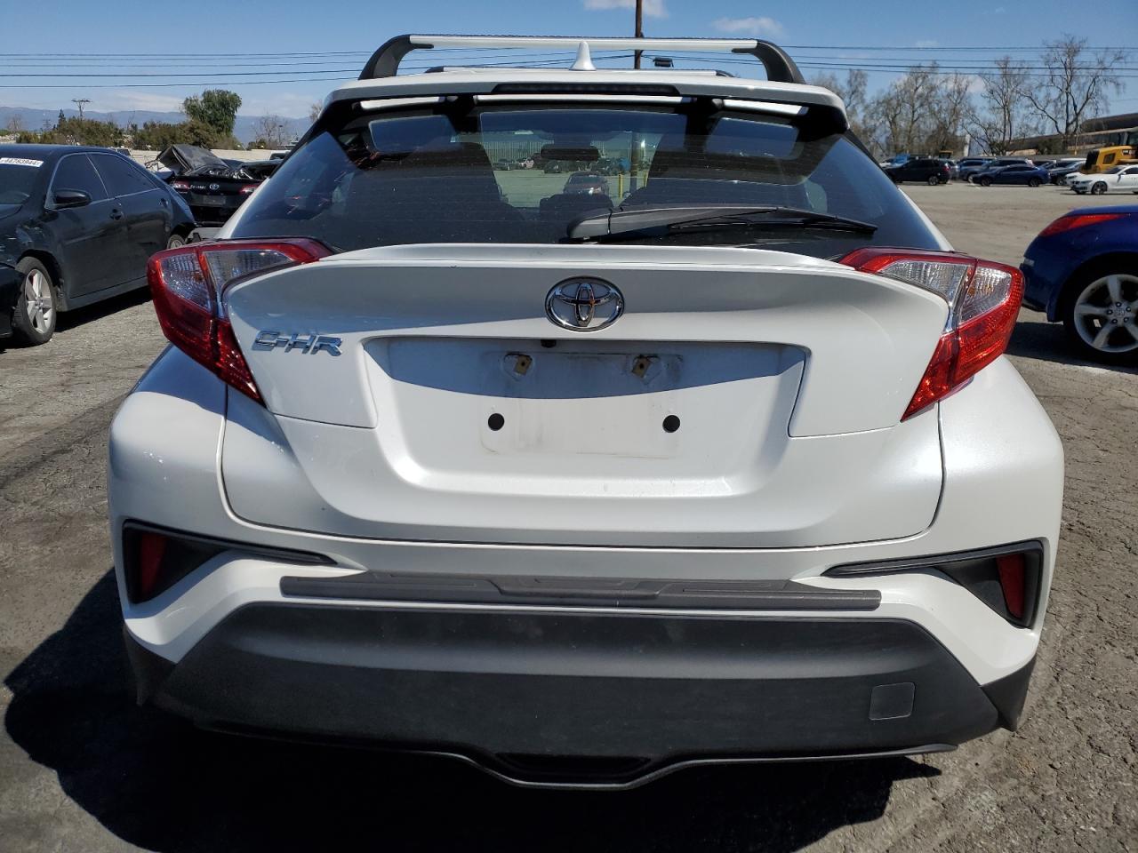 2022 TOYOTA C-HR XLE - Фото 6