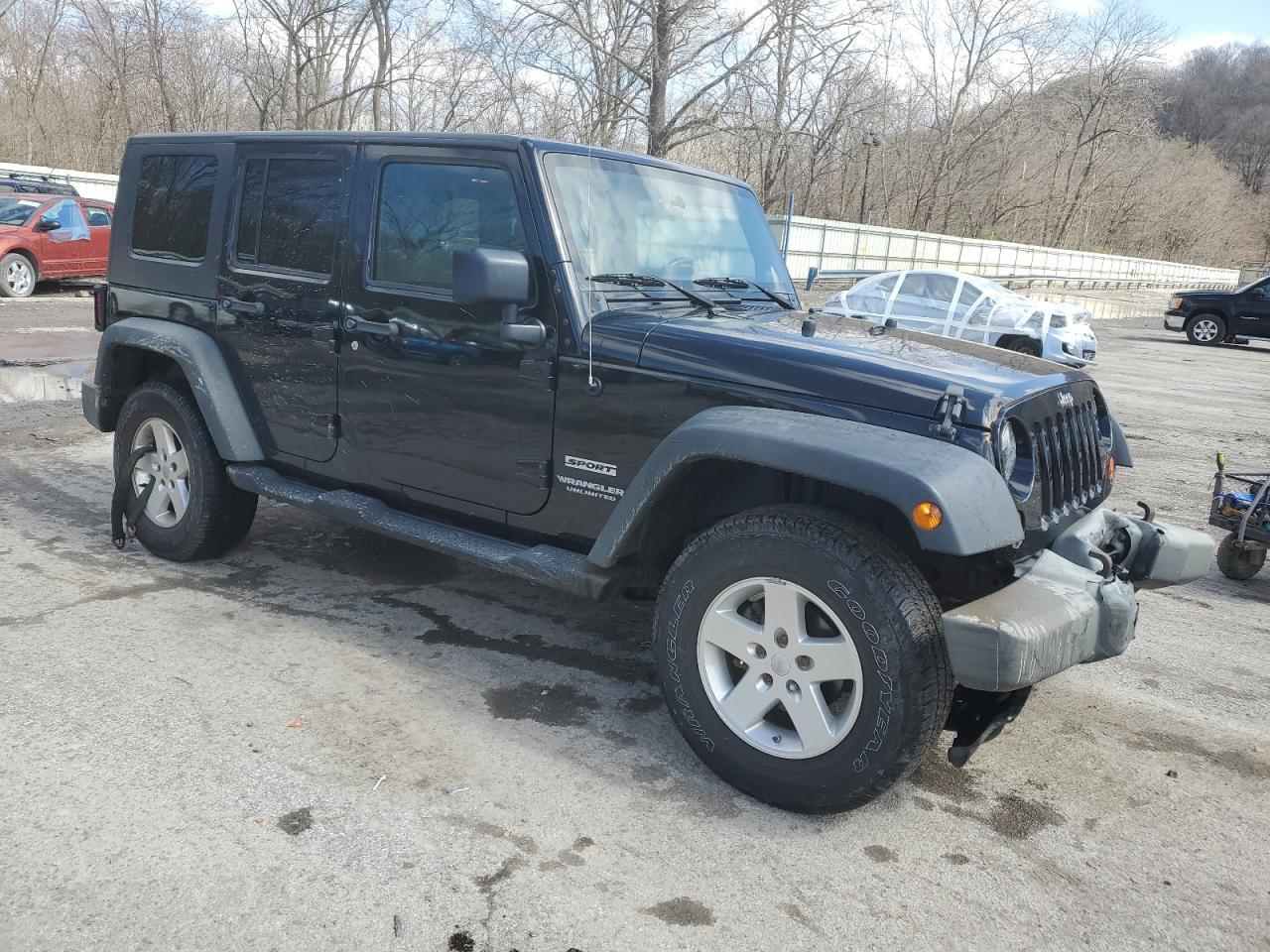 2010 JEEP WRANGLER U - Image 4