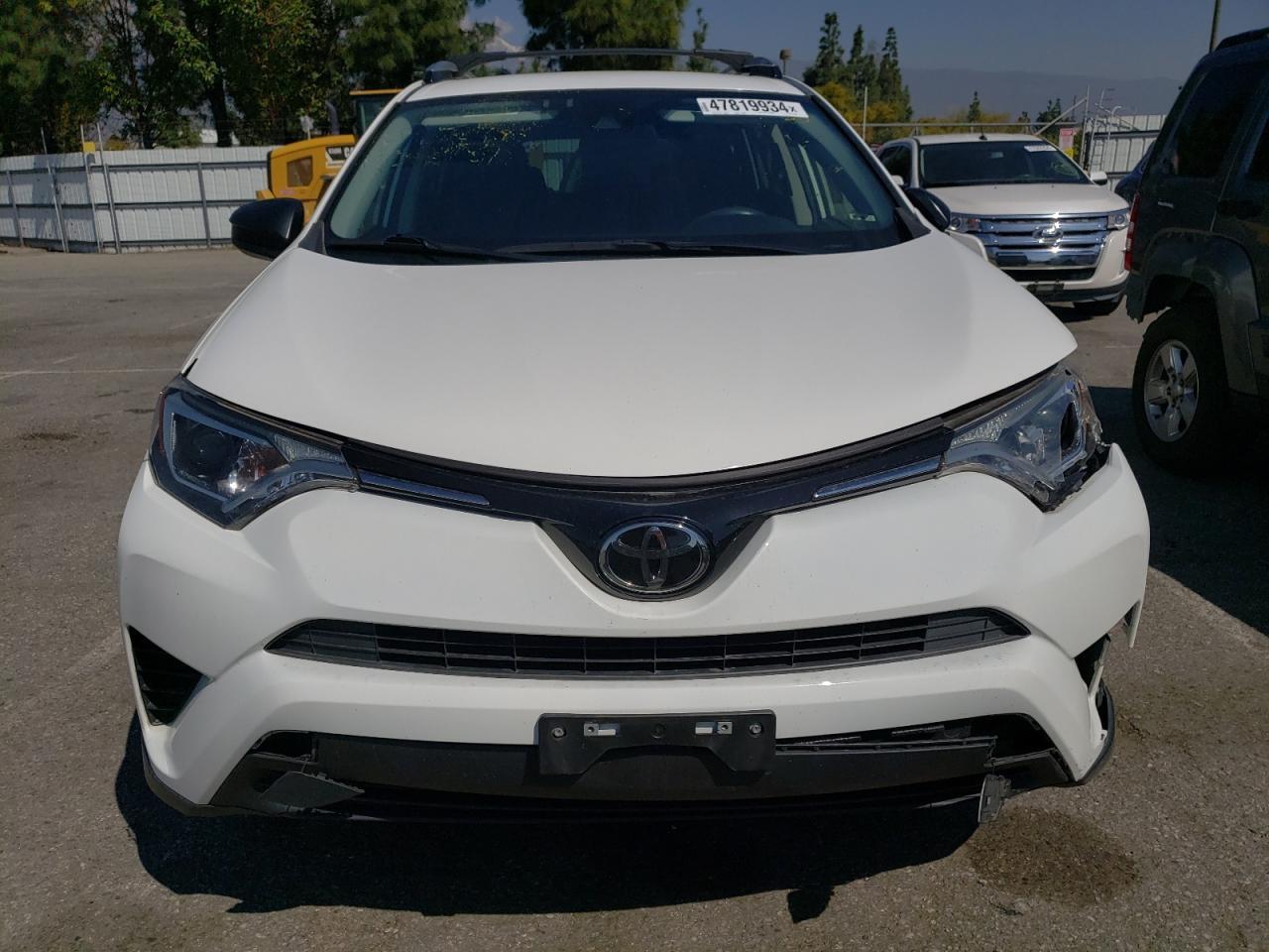 2018 TOYOTA RAV4 LE - Фото 5