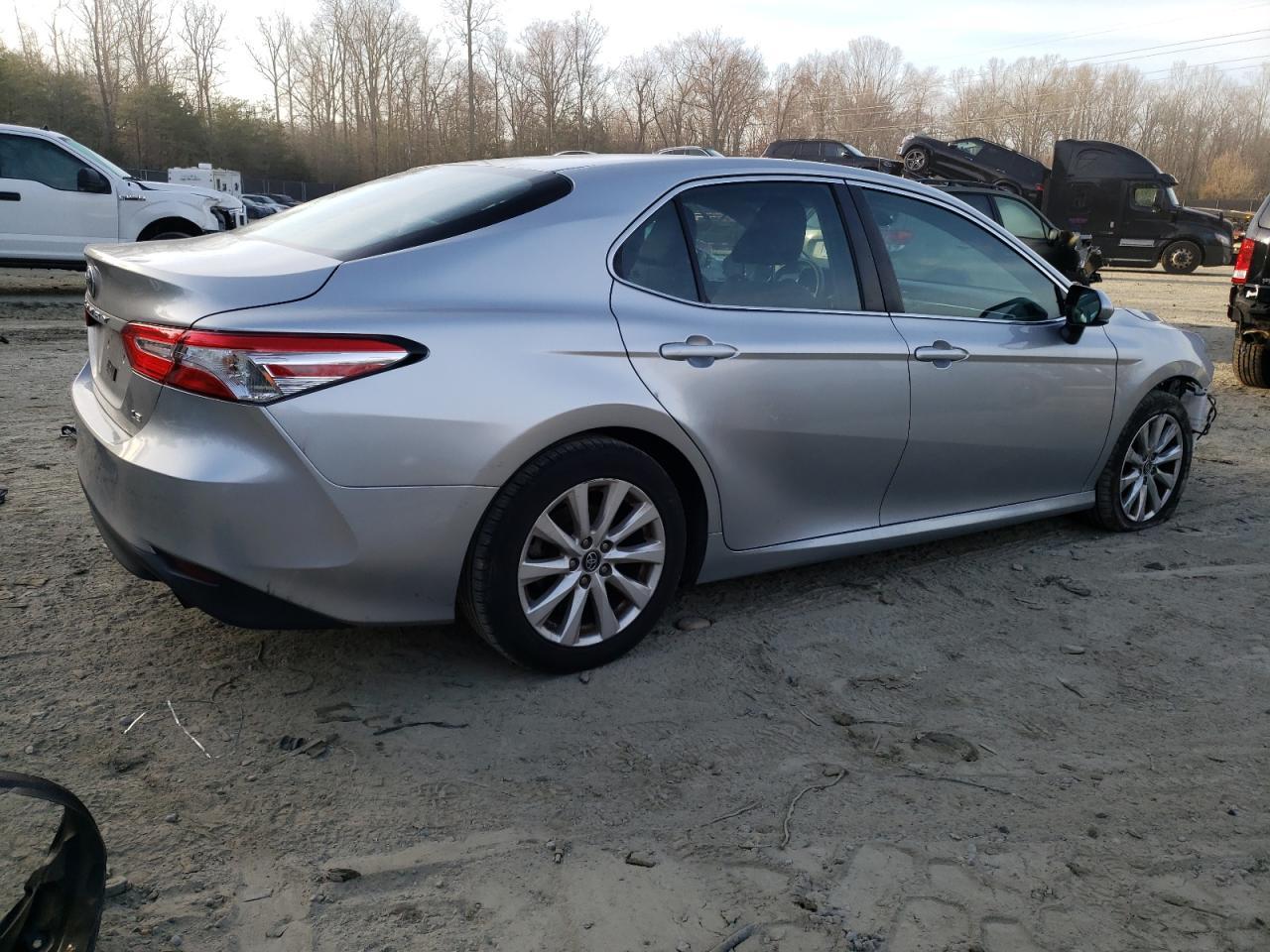 2018 TOYOTA CAMRY L - Фото 3