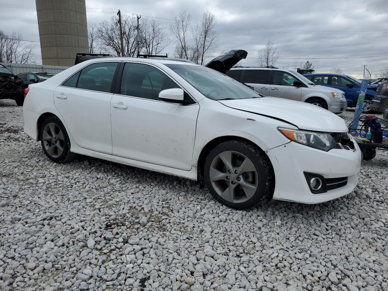 2014 TOYOTA CAMRY L - Image 4