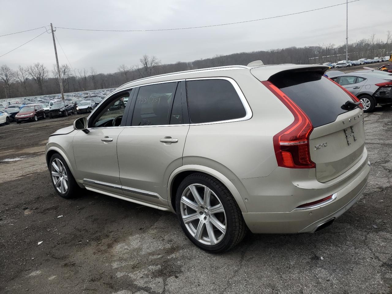 2016 VOLVO XC90 T6 - Фото 2