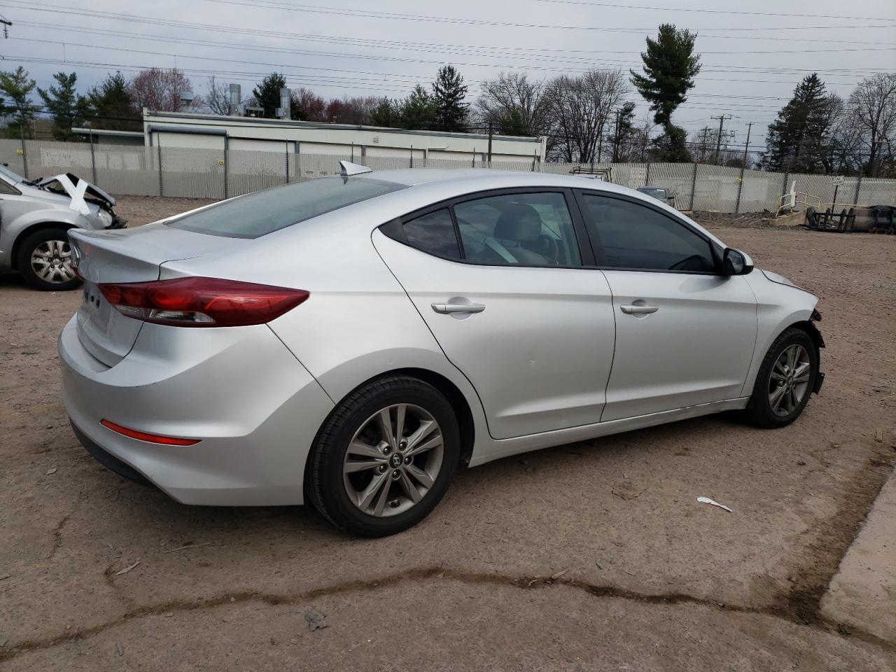 2018 HYUNDAI ELANTRA SE - Фото 3