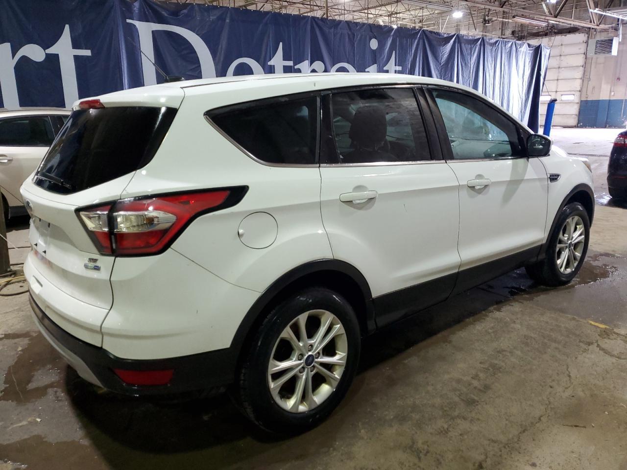 2017 FORD ESCAPE SE - Фото 3